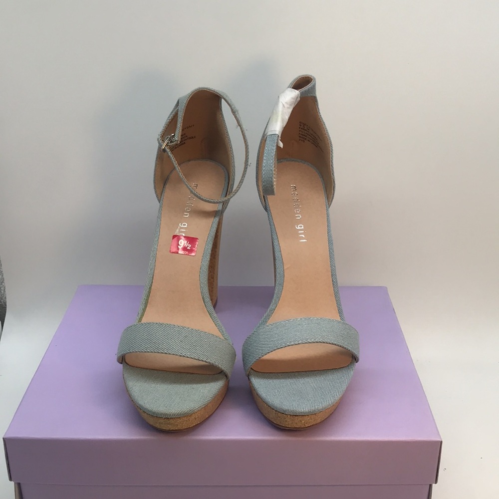 Madden Girl
Women's Suzy C Denim Sandals, Denim Blue Size 9.5 - Picture 8 of 16